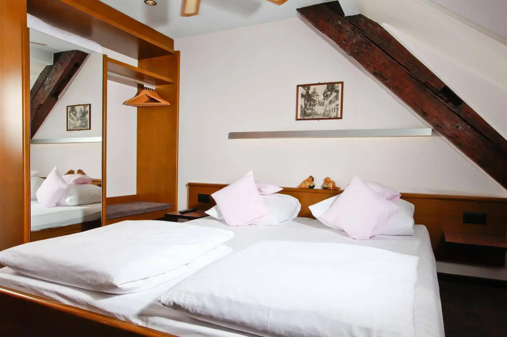 ROESLI Guest House