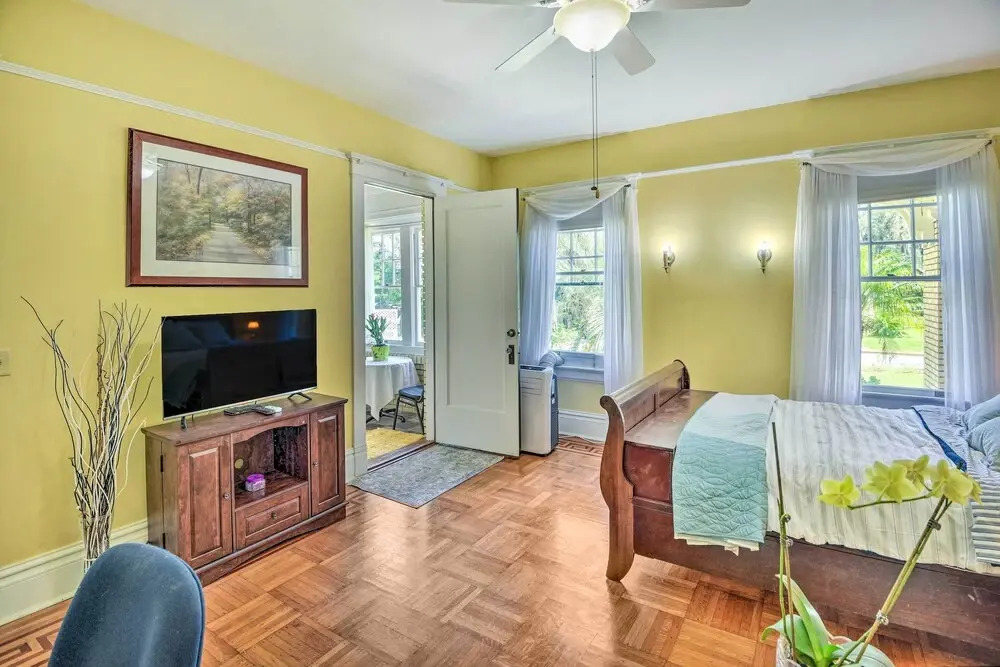 Historic Crescent City Studio - Lakefront w/ Dock!