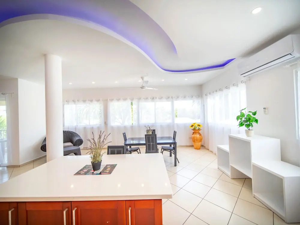 2BR Luxury Apartment in Heart Of Nightlife Area!