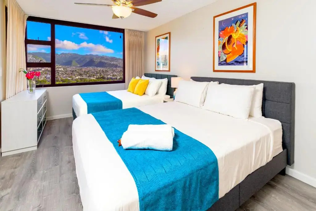 Beautiful 24th Floor Condo with AC - WiFi, Parking - Short Walk to Beach