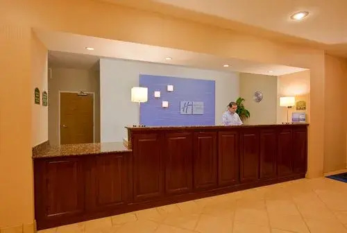 Holiday Inn Express & Suites Destin E - Commons Mall Area