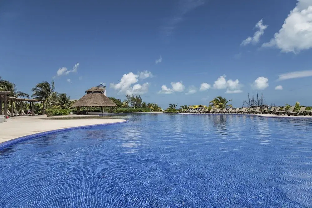 ARENA Stunning 2 BDR Beachfront- Designer Vibes