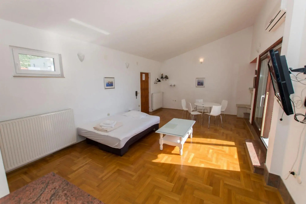 Prgo - Spacious With View & Parking - A3 3. kat