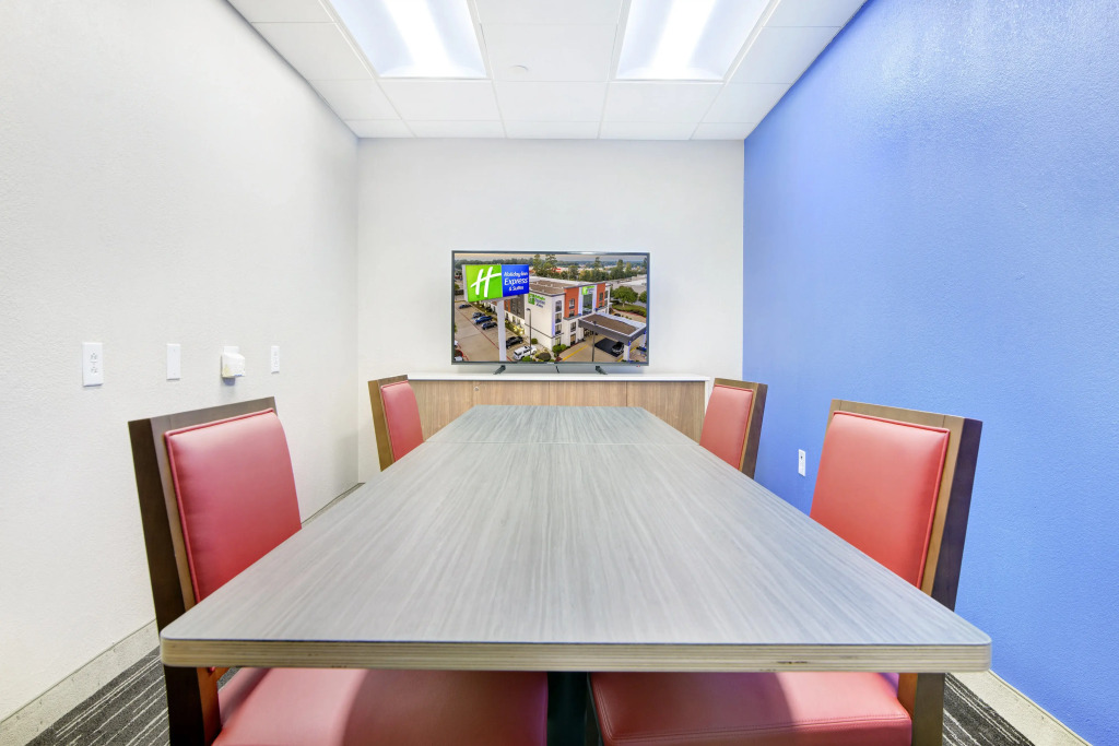 Holiday Inn Express & Suites Longview North by IHG