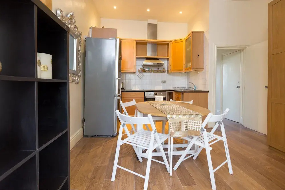 3 Bed Kensington Apartment with Balcony