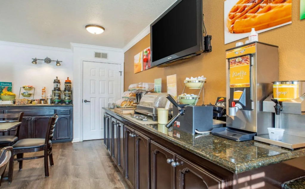 Quality Inn & Suites Tulare