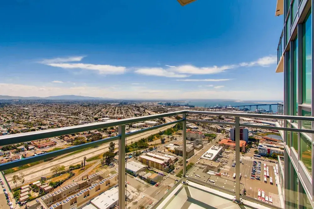 Highrise 2 BR Prime Spectacular Views