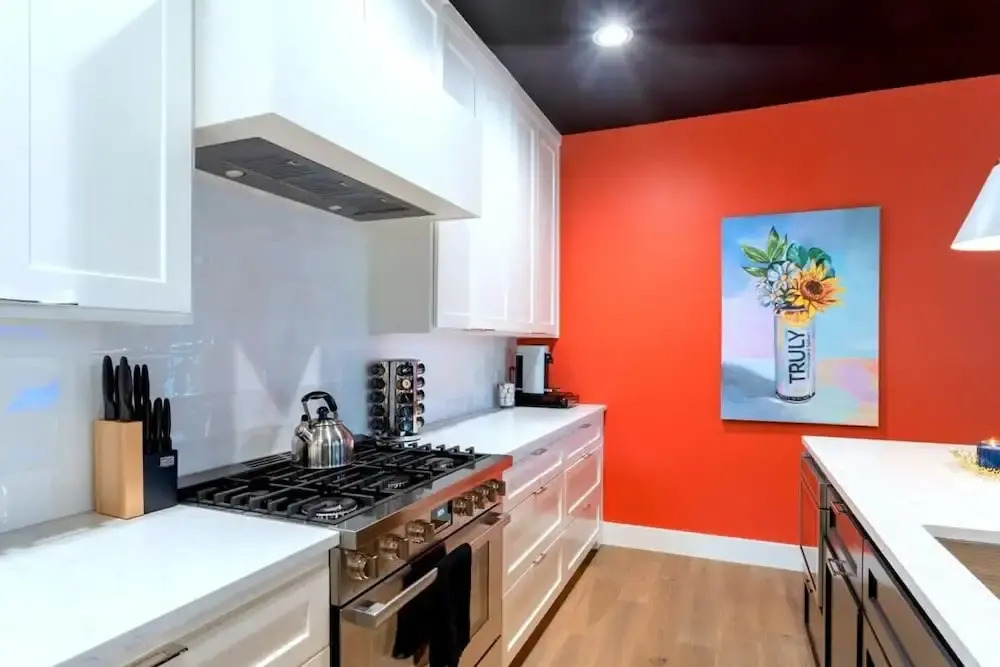 Queen's Gambit - 7 Minutes From Downtown - Sleeps 16