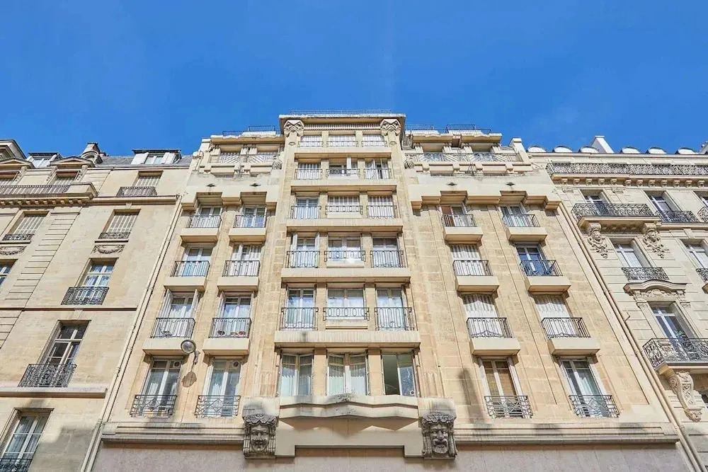 Modern Studio Montaigne Champs Elysees