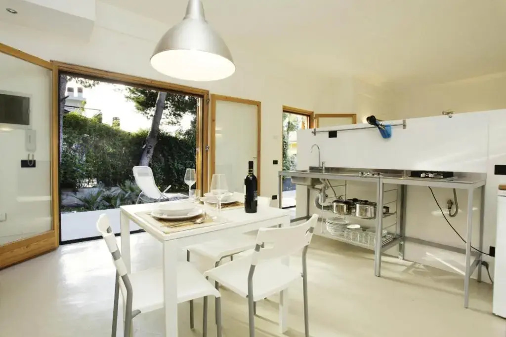 2 bedrooms house with enclosed garden and wifi at Torre Colonna Sperone 1 km away from the beach