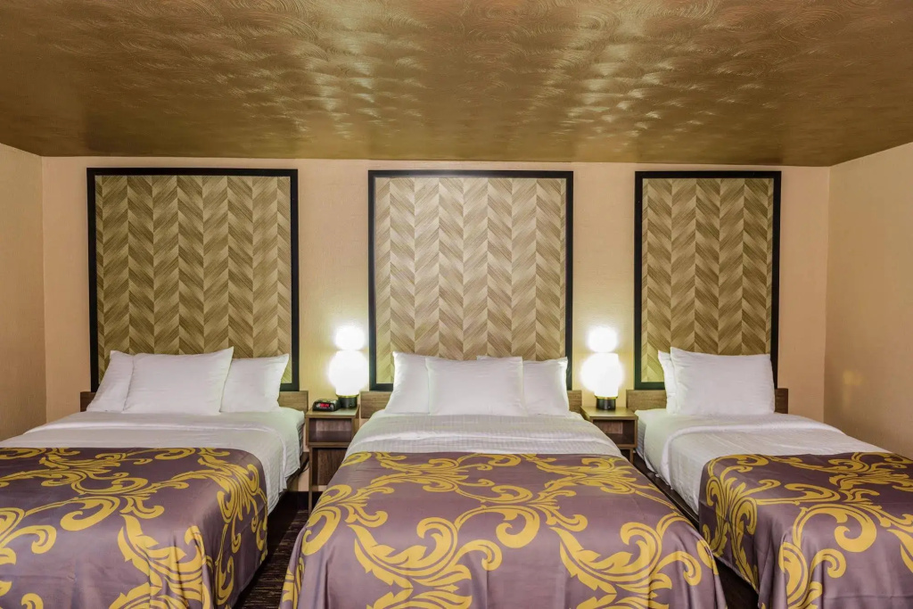 AArya Hotel By Niagara Fashion Outlets