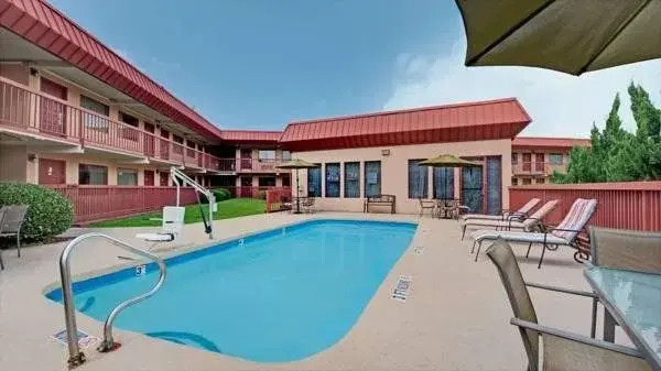 Super 8 Dallas Love Field Market Center