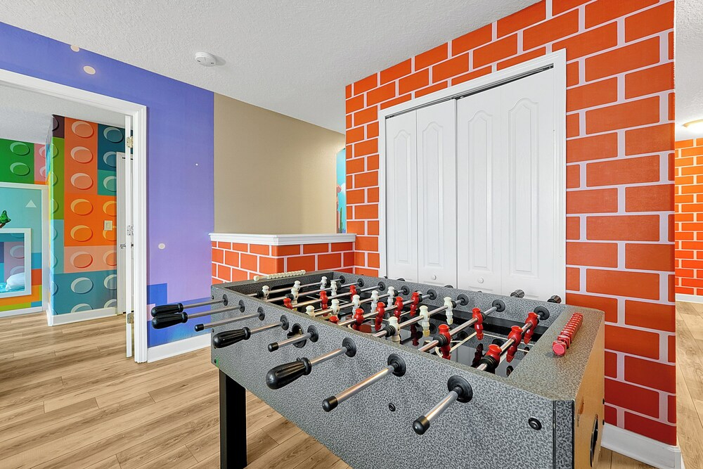 1452 Myrtlewood, 6 Beds