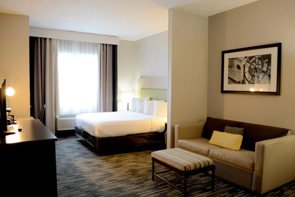 Country Inn & Suites by Radisson, Port Clinton, OH