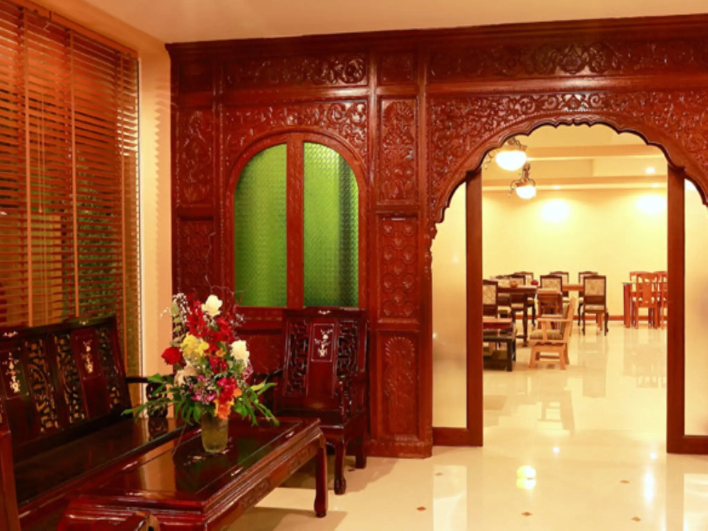 At Chiang Mai Hotel