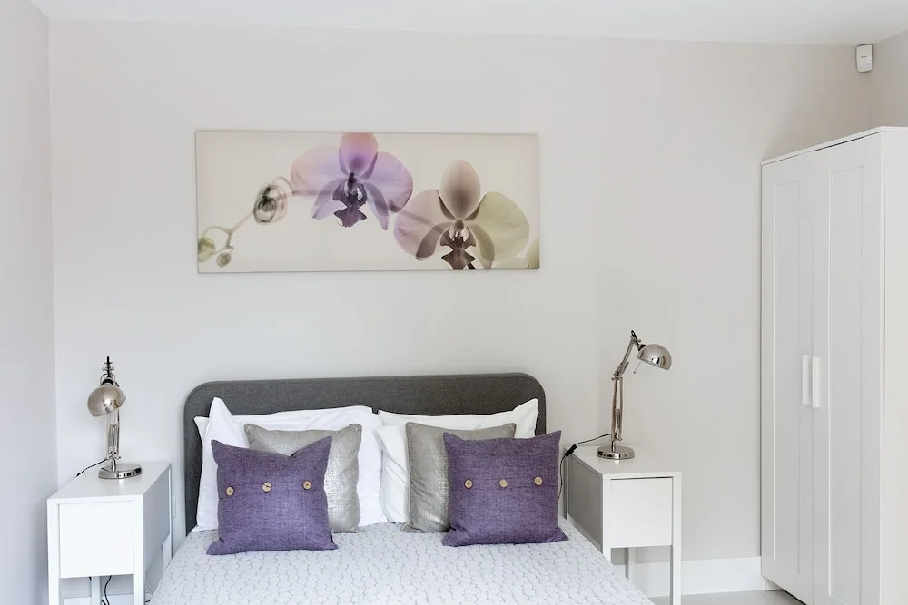Immaculate Central Windsor Town House with parking