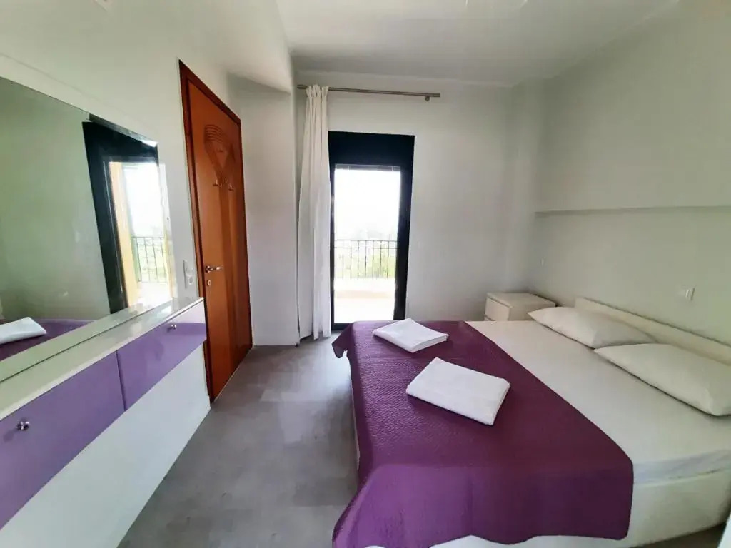 Spacious Holiday House with Shared Pool
