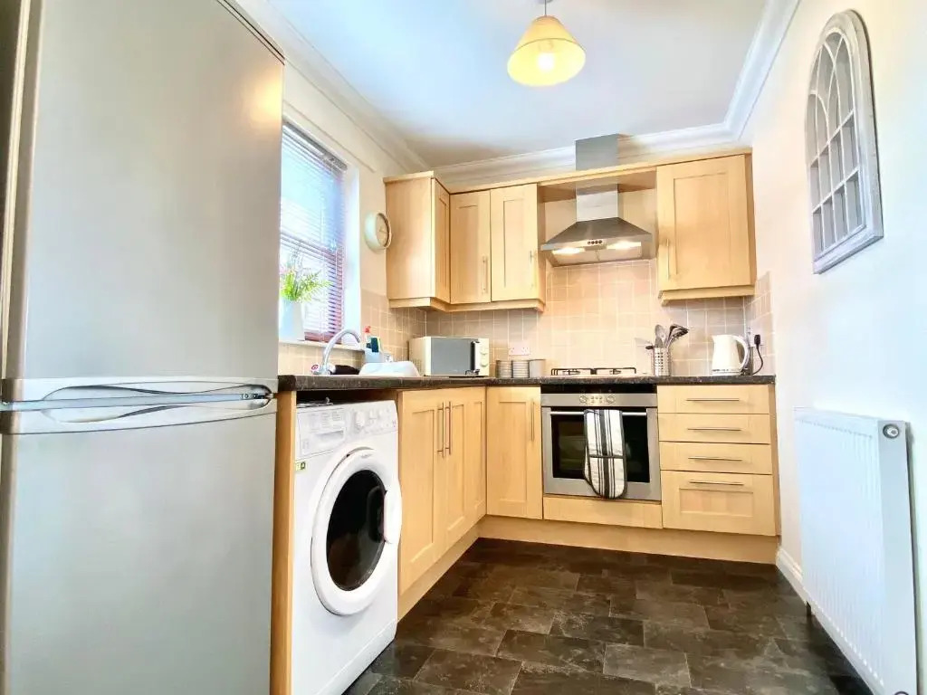 100 Thornhill Drive, Elgin (Adults Only)