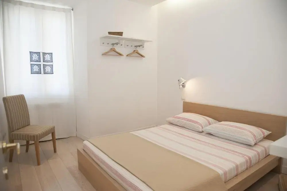 Center 2 Rooms