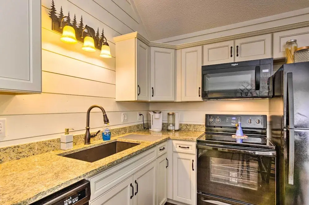 Elegant Sapphire Valley Studio w/ Resort Amenities