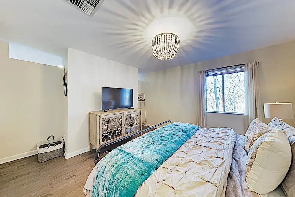 New Listing! Riverfront In Germantown 1 Bedroom Condo