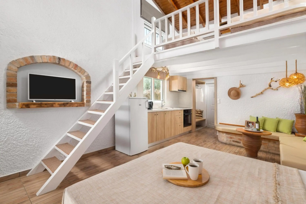 Elefteria Apts & Suites