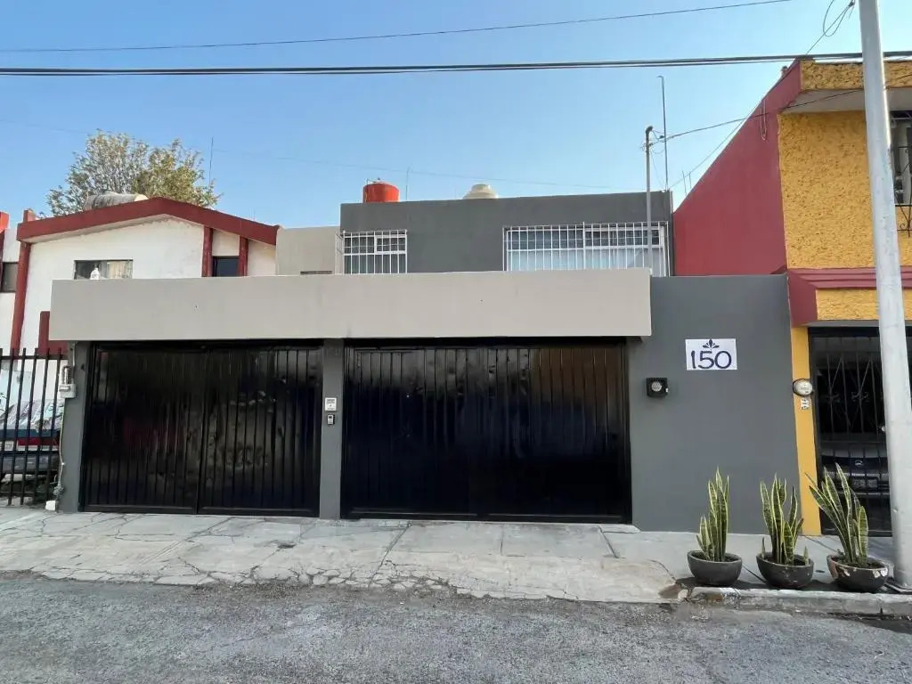 Large full House Close to Angelopolis Area.