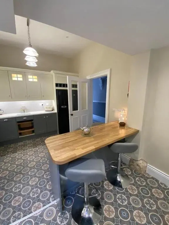 Luxury Lakeside Living Broadview 2 Georgian Town House