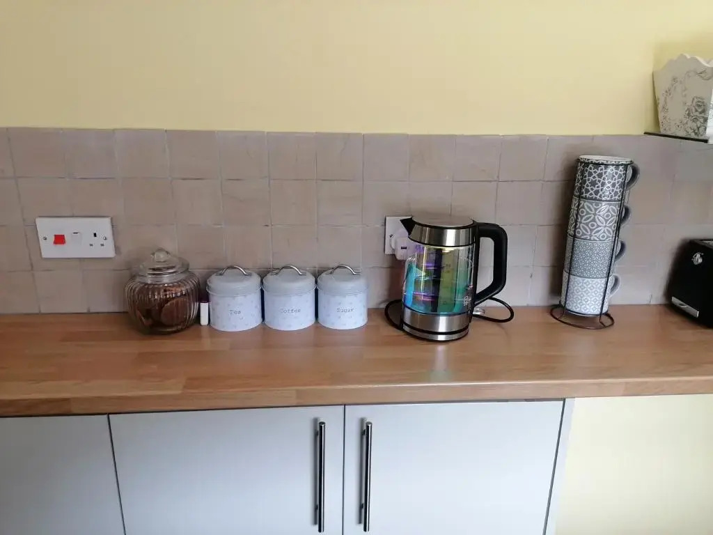 Tynant House- Modern 3 bed house- City centre and FREE parking