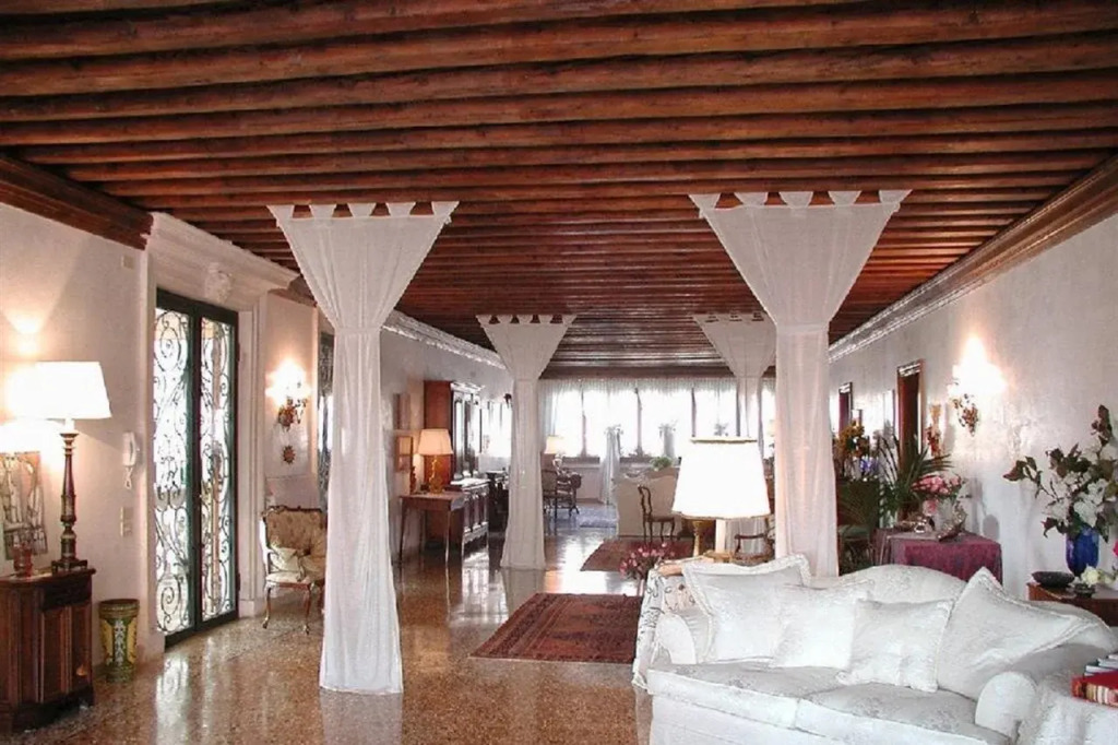 At Home a Palazzo