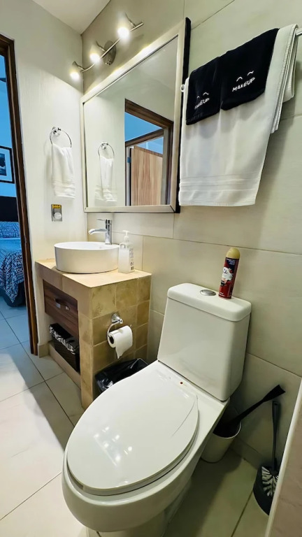 Luxurious 3 Bedroom in Ajijic - Sleeps 6 - Private Gym - Pickleball Court -