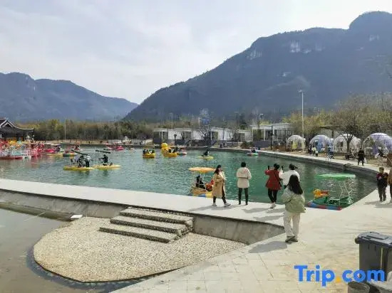 Mount Fanjing Yun She Crescent Pool Homestay