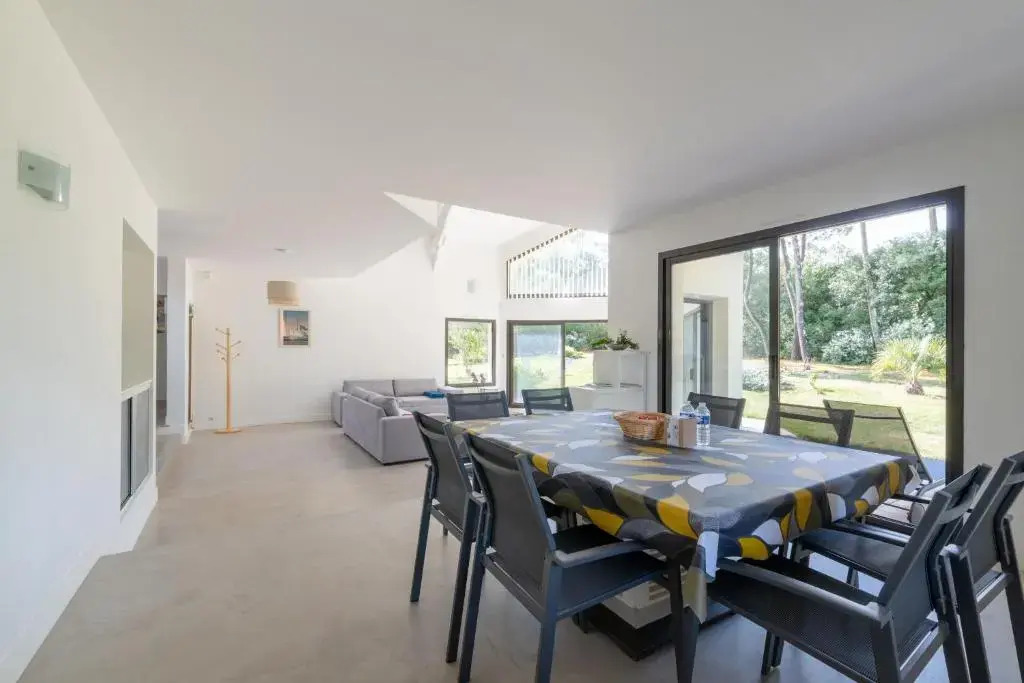 Charmante maison moderne avec grand jardin