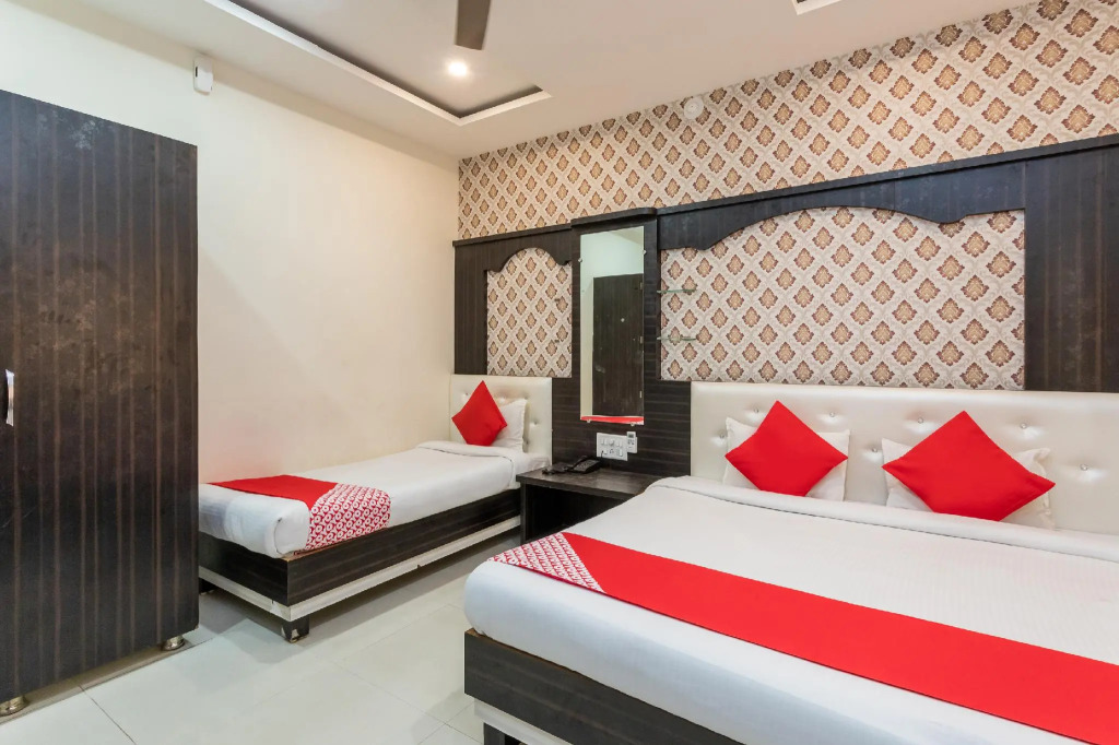 OYO 12128 Hotel Sajan Palace