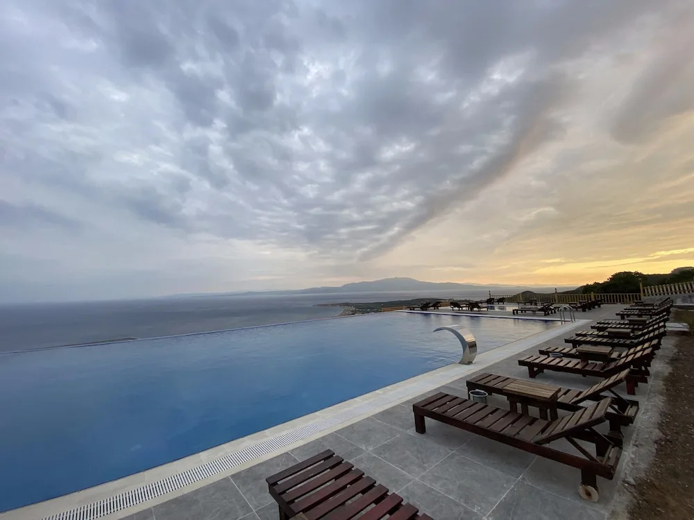 Assos Karadut Taş Otel