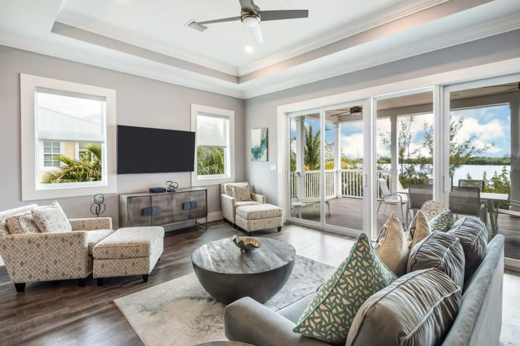 Aquaria House by Brightwild Pool Boat Dock