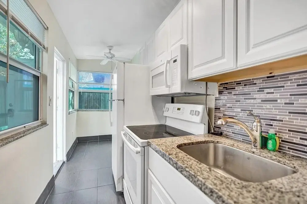 Discount! Modern Ocean-side Studio, 1br/1bath, Hollywood, Free Parking + Bbq!