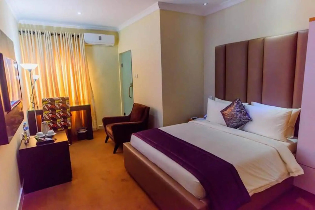 CribVille Hotel & Suites