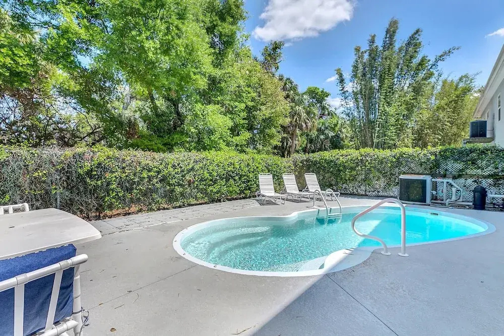 Group-Friendly Tarpon Springs Duplex by RedAwning