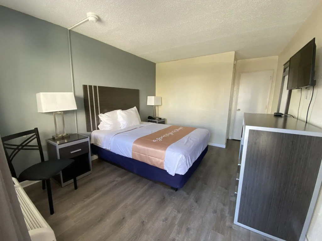 Red Carpet Inn & Suites