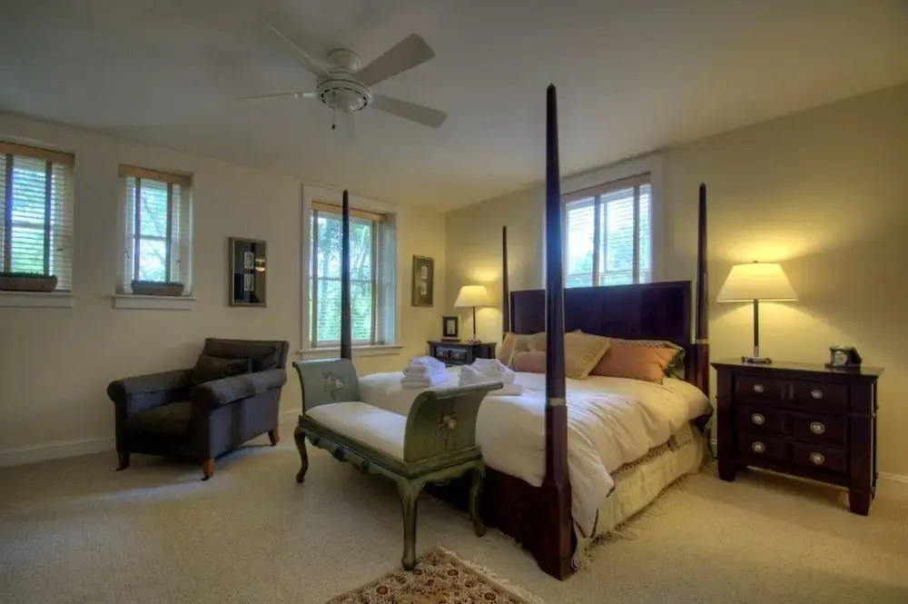Biltmore Village Hideaway - 2 Br Condo