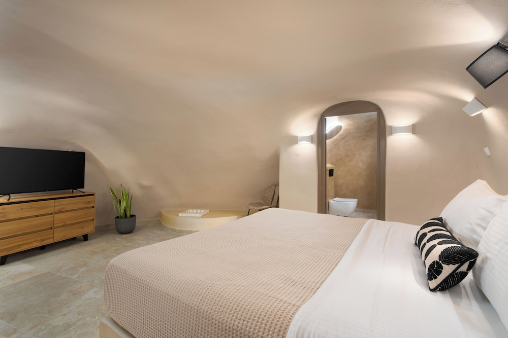 Litheos Santorini Luxury Cave Suites