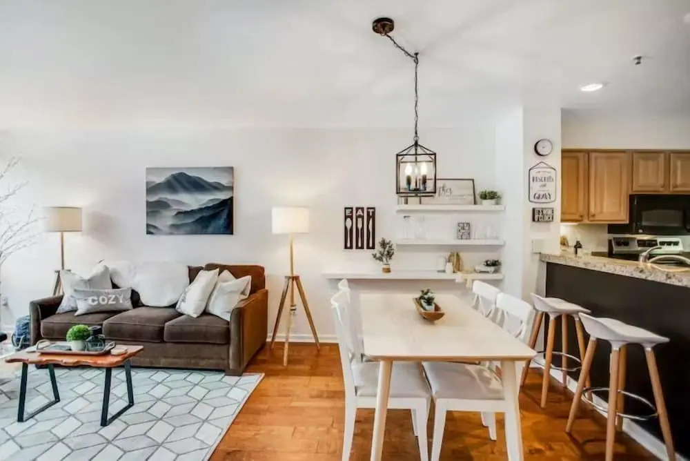 Lakeside Village 1 Bedroom Condo in Lakeshore Complex