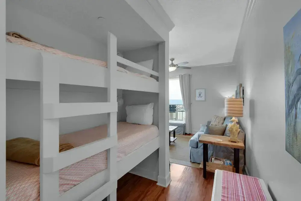 Twin Palms 1103