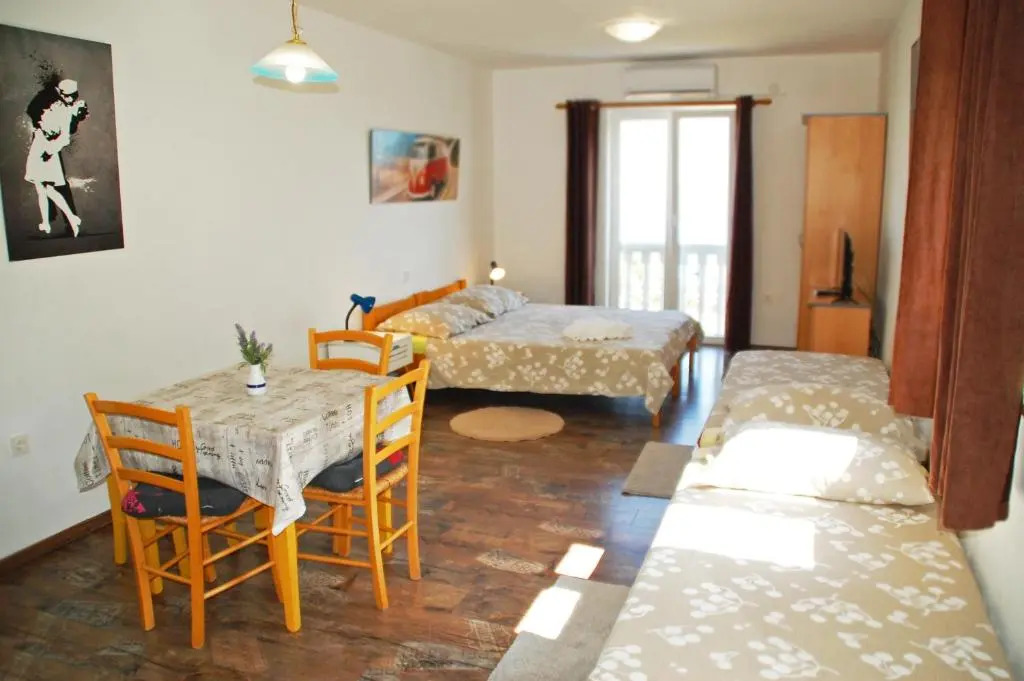 Apartments Kolmanic, sea view, free privat parking