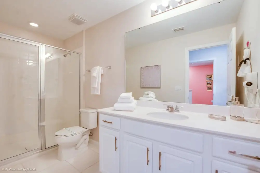 5 Bedroom 4.5 Bathrooms With Pool