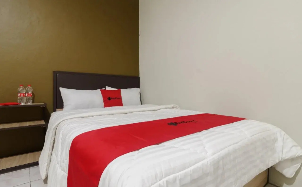 RedDoorz near Cikampek Mall Karawang
