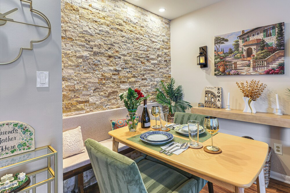 Charming Boutique Home in West End Alexandria!