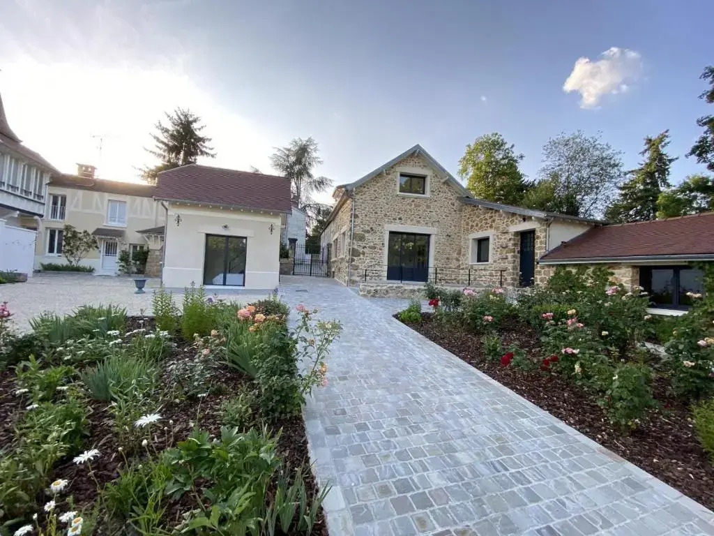 Gîte de Charme à Senlisse: Confort Haut de Gamme, Parc Arboré, Cheminée, Wifi Gratuit, Proche Châteaux - FR-1-527-9