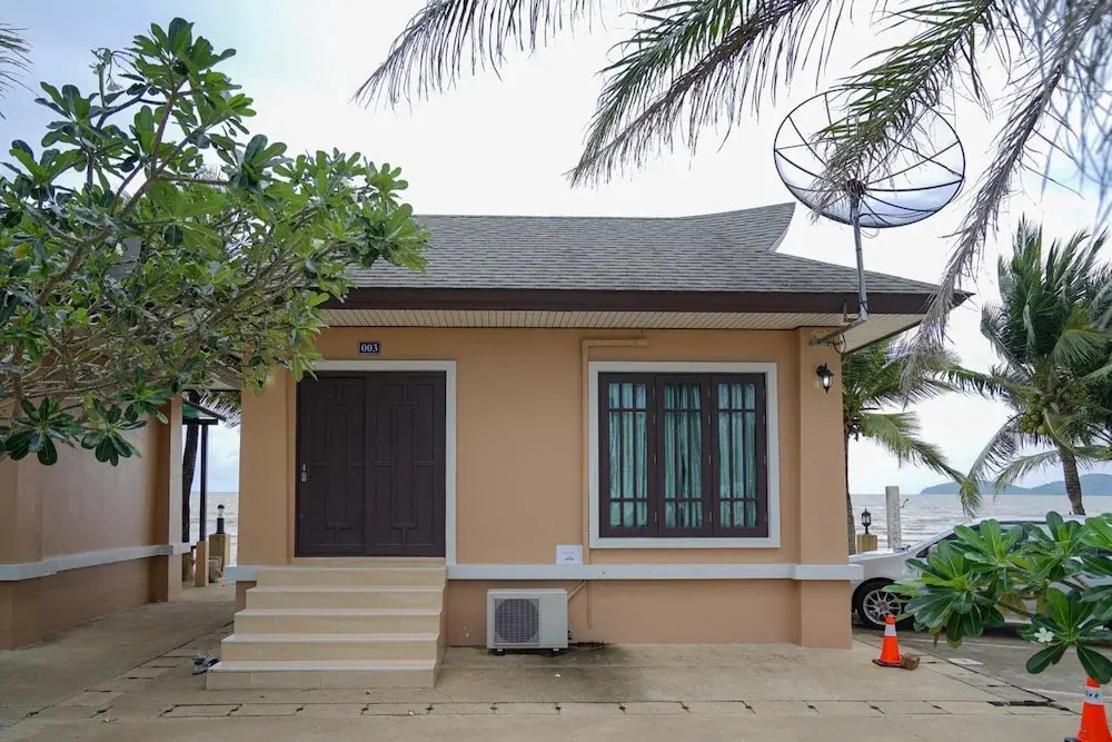 Baan Faa Talaychan Resort